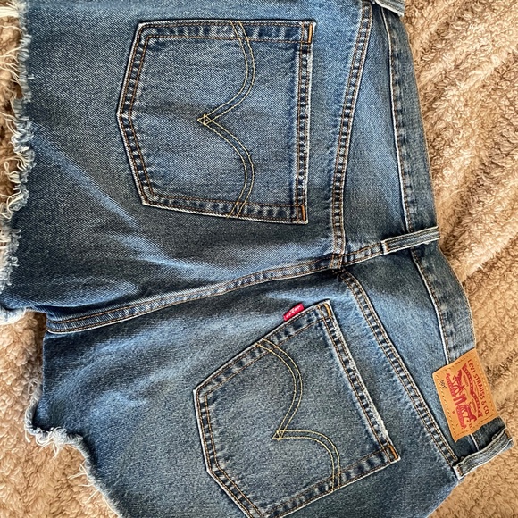 Levi’s 501 Original Fit High Rise shorts - Picture 3 of 4